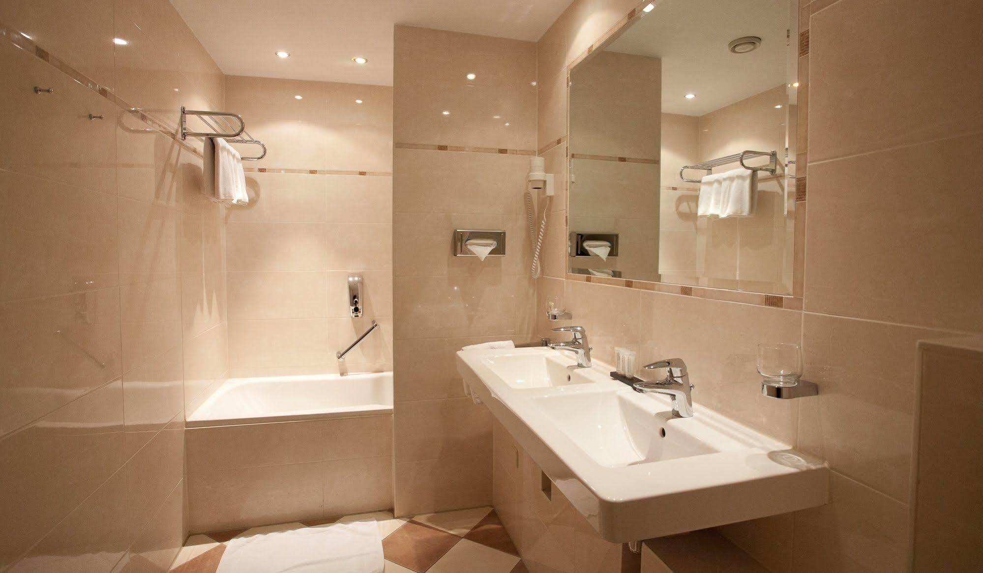 Mansion Hotel Bos & Ven Oisterwijk Bagian luar foto